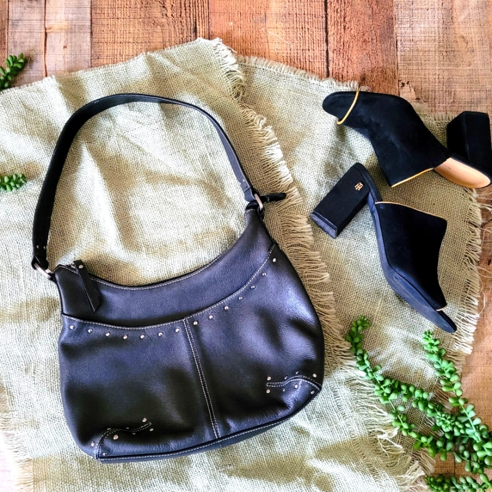Stone Mountains black Leather Shoulder bag.... with Silver hardware.
